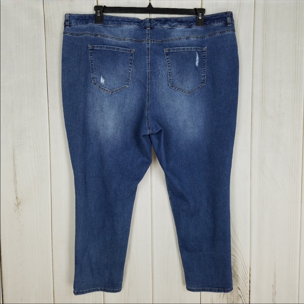 Morgan & Walker Ankle Grazer Distressed Jeans